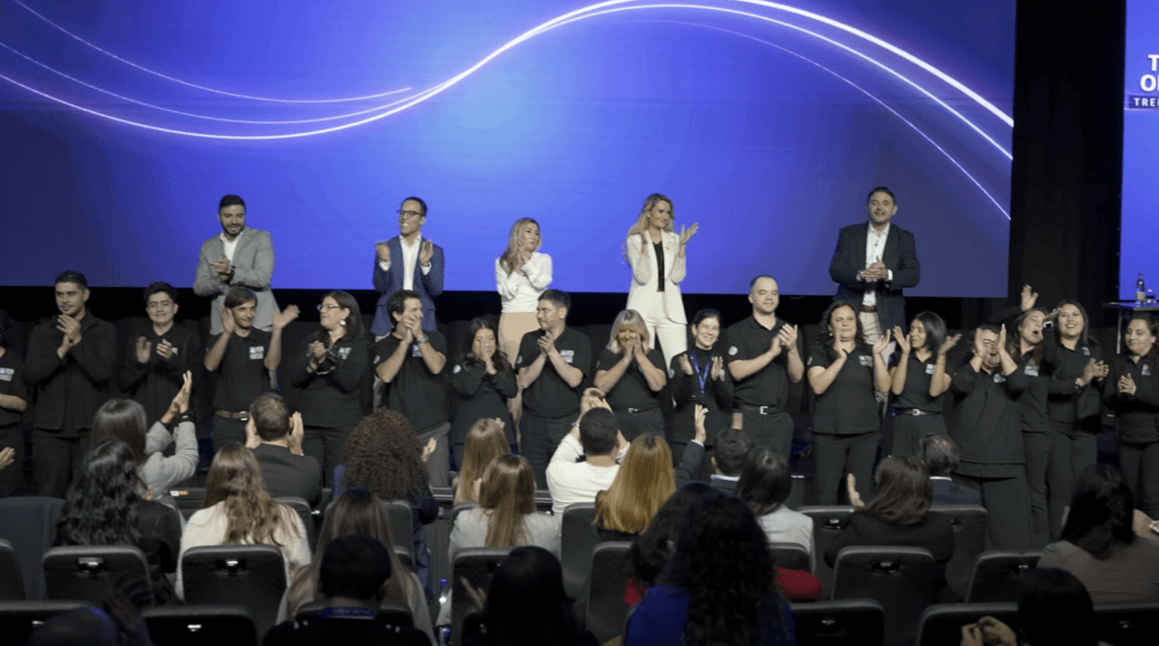 Audiencia atenta durante una charla de capacitación